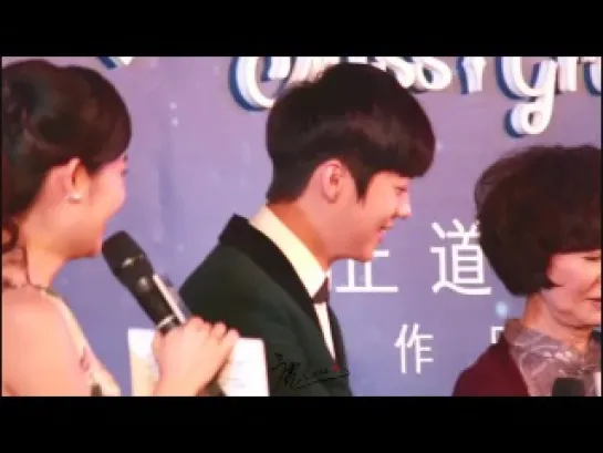 [FANCAM] 141102 Back to 20 Press Con - Gifts for Luhan