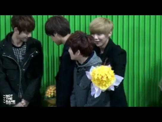 [FANCAM] 130207 sehun’s graduation -  luhan + suho focus