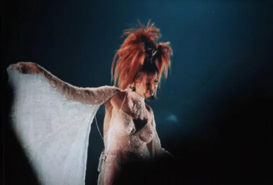 Mylène Farmer_L'Amour naissant (Live "Mylenium Tour" 1999-2000)