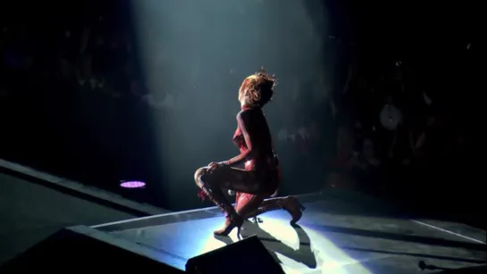 Mylène Farmer_Je m'ennuie (Live «En tournée 2009» au "Stade de France")