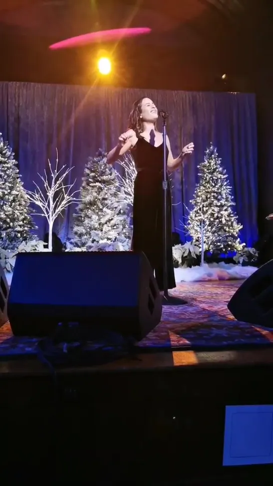 Lea Michele  Christmas in the city concert - O Holy Night