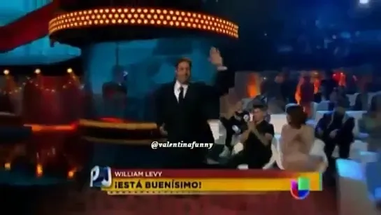 Вручение премии «Esta Buenisimo» Уильяму на  Premio Juventud 2014