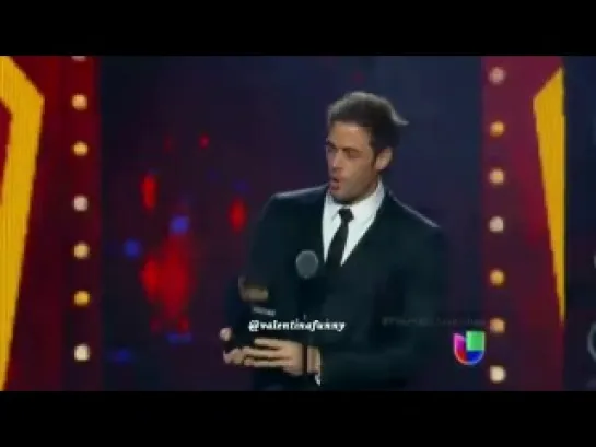 Presenta premio «Idolo de la Juventud» William Levy Premios Juventud 2014