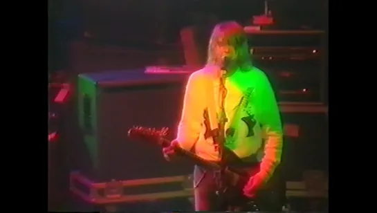 Nirvana - live footage + interview from Astoria Theatre, London, UK, 05.11.1991 (MTV News Europe)