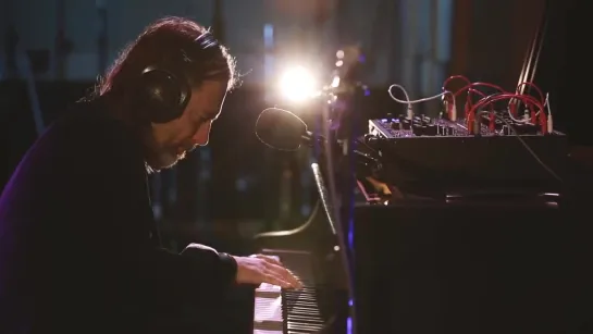 Thom Yorke - Unmade (live for BBC Radio 6 Music)