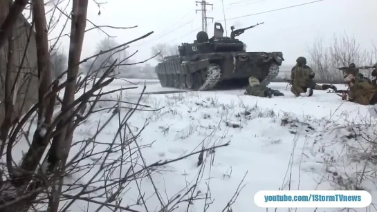 Зачистка Дебальцево Танк ДНР уничтожает БТР ВСУ