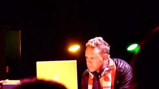 Martin Gore djing @recoil show 10/24/10 galaxy theater, santa ana, ca