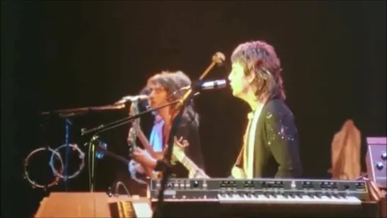 Paul McCartney and Wings - Hi, Hi, Hi (Live at The Forum in Inglewood, Los Angeles, California, USA on 23 June 1976)