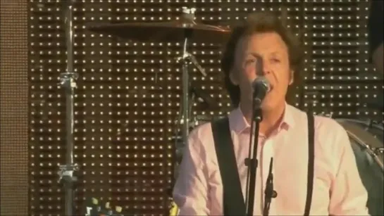 Paul McCartney - Let Me Roll It (Live at the Hard Rock Calling, Hyde Park in London, England on 27 June 2010)