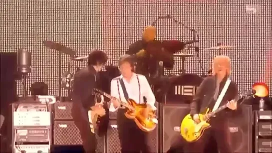 Paul McCartney  <Paperback Writer> in Tokyo, Japan on 21 November 2013