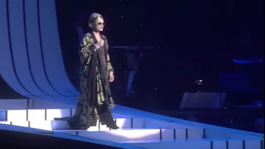 1998 Glenn Close and Marcus Lovett perform 'At the House on Sunset' (Royal Albert Hall)