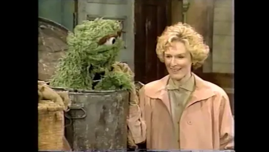 Sesame Street - Glenn Close Talks to Oscar (1990)