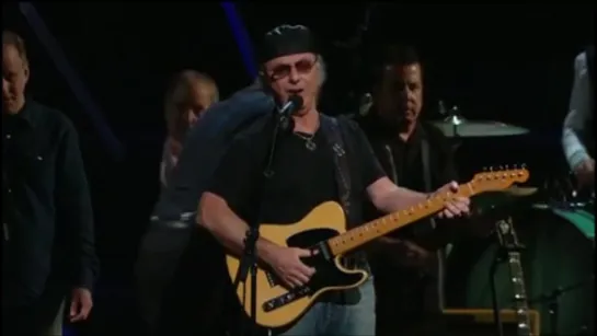 Paul Simon feat. Dion DiMucci - The Wanderer (Live at Madison Square Garden on October 29th 2009)