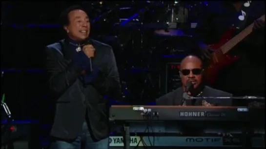 Stevie Wonder feat. Smokey Robinson - The Tracks of My Tears (Live at Madison Square Garden on October 29th 2009)