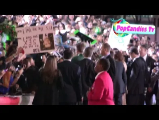 Robert Pattinson & Kristen Stewart greet fans at Breaking Dawn 2 Premiere in LA