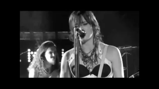 Halestorm - All I Wanna Do (Is Make Love To You)