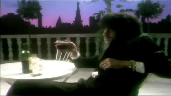 Gary Moore and Phil Lynott - Parisienne Walkways (Official Music Video) © 1974