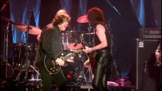 Gary Moore feat. Brian Robertson - Emerald (Live at the Point Theatre in Dublin, Ireland on 20 August 2005)