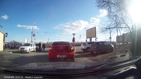 06.04.2020 Момент ДТП перекресток ул. 14-ая и Клубная (Ижевск)