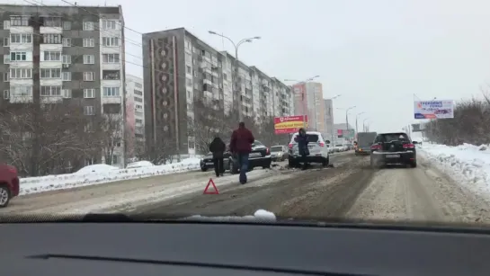 23.12.2017 Последствия ДТП на ул. Василия Чугуевского (Ижевск)