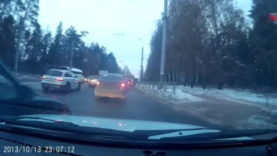 23.11.2016 Момент ДТП на перекрестке ул. Камбарская и 40 лет Победы (Ижевск)