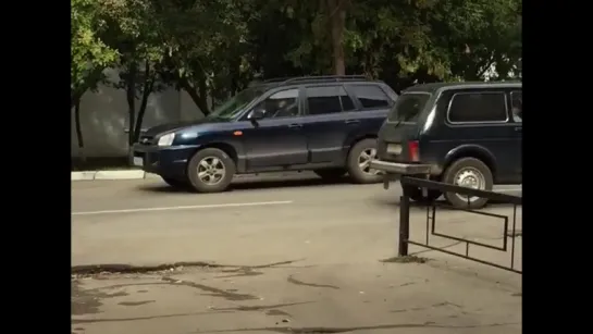 12.09.2016 Водитель кроссовера совершил ДТП и дождавшись момента, скрылся. (Ижевск)