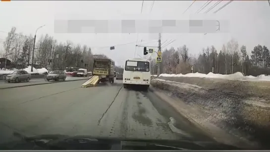 Выпали доски на Воткинском шоссе. Ижевск.