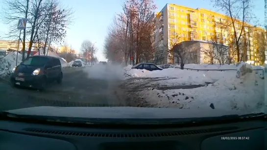 19.02.2015 Наглый на Lexus к471мр18