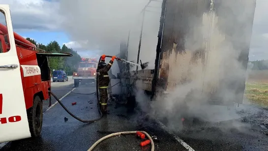 08.05.2023 Возгорание фуры на 29 км автодороги Ижевск - Сарапул. Удмуртия.