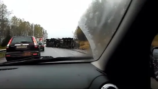 07.10.2107 Последствия ДТП с опрокидыванием на Якшур-Бодьинском тракте (Удмуртия)