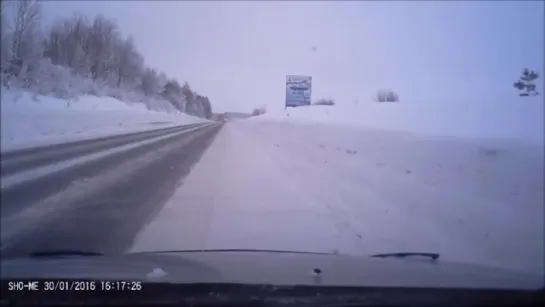 30.01.2016 Момент ДТП на трассе Ижевск - Сарапул, возле д. Пальники (Удмуртия)