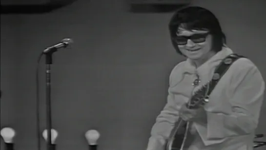 Roy Orbison - Oh, Pretty Woman with encore (Live at The Festival Hall in Melbourne, Australia, on  October 3, 1972)