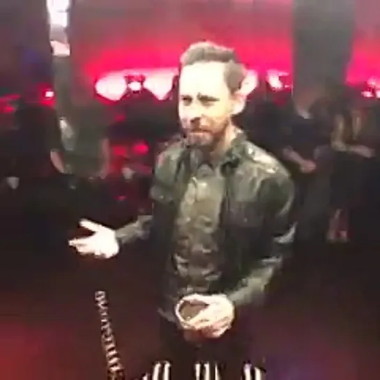 Backstage at the #GoldenGods with @mikeshinoda: "that's all it does?"