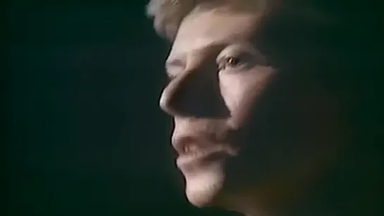 David Bowie - Heroes (Official Music video) © 1977