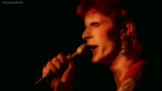 David Bowie & The Spiders from Mars - Let's Spend The Night Together (Live at the Hammersmith Odeon in London on 1973)