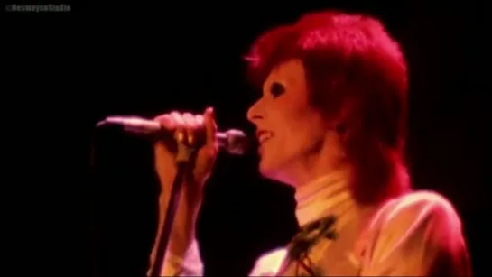 David Bowie & The Spiders from Mars - All The Young Dudes (Live at the Hammersmith Odeon in London on 3 July 1973)