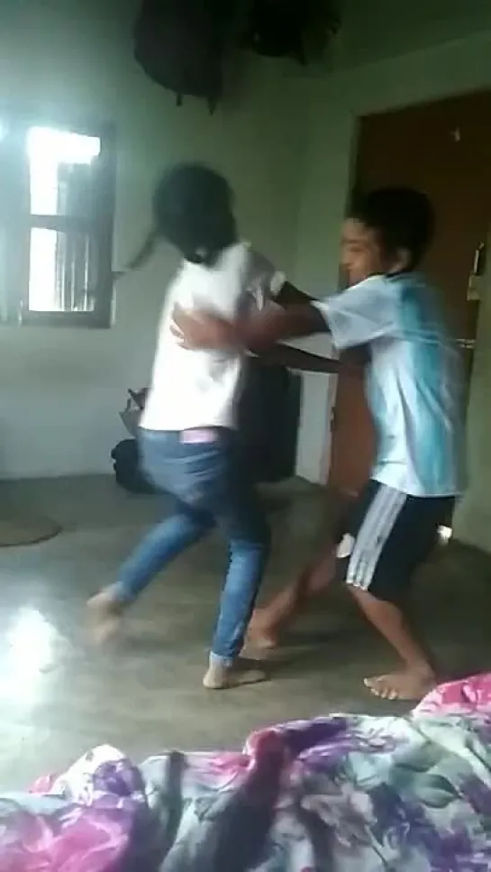 real fight between sister and brother