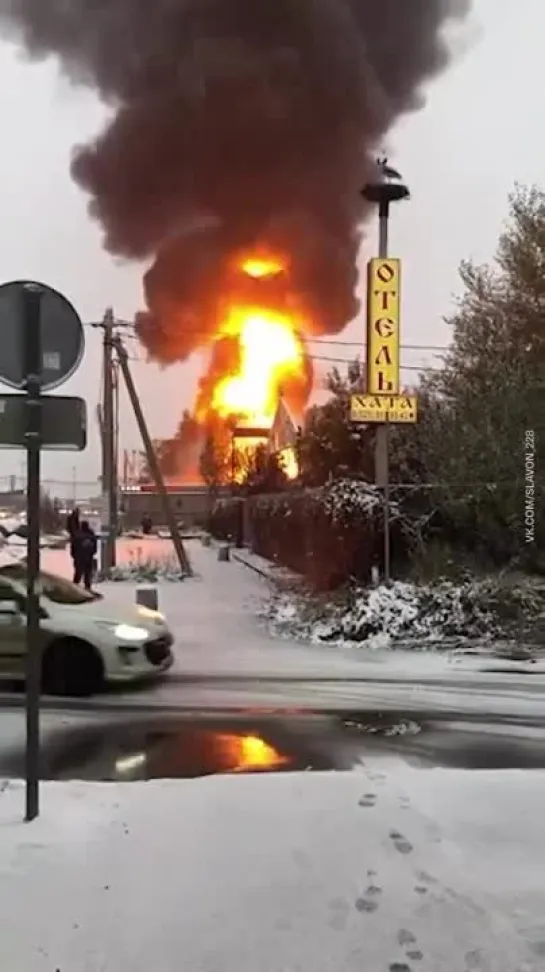 В Химках на Международном шоссе загорелись газовая заправка.