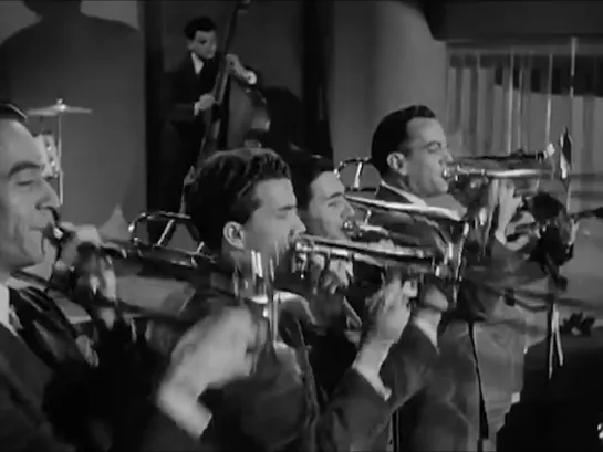 Glenn Miller & His Orchestra - "In The Mood" 1941 (Sun Valley Serenade)