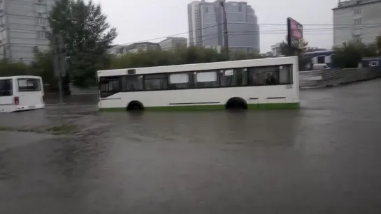 Дождь в Красноярске 20 августа 2017 года (улица Железнодорожников)