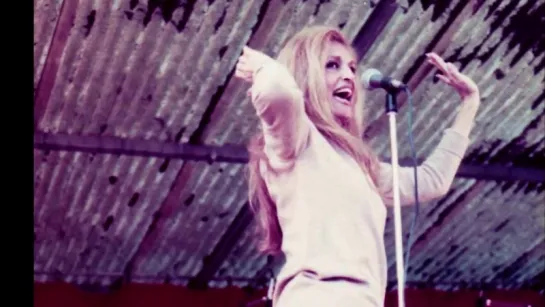 Dalida ♫ Le Lambeth Walk ♪ Live ♪ 24/05/1979 à Cravant les Coteaux