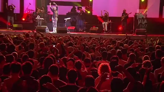 2012 Erykah Badu Apple Tree Live at Java Jazz Festival