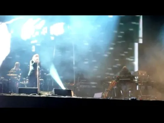 Portishead - We Carry On (Werchter 02.07.2011)