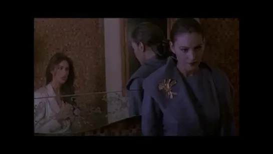 Monica Bellucci in Ostinato destino (1992)