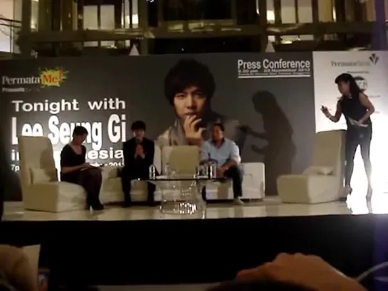 Lee Seung Gi - Press Conference [Jakarta 3 Nov 2012] - Pt 3 [ANGly5keTQ0]