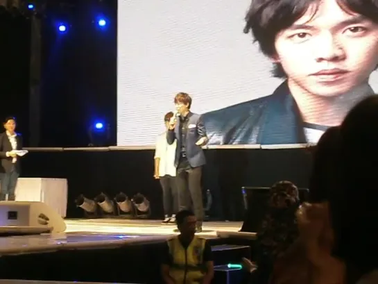 [121104] Tonight With Lee Seunggi In Jakarta - teaching dance steps _2.AVI [6-izKaDLe0U]