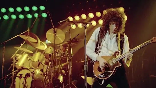 Queen - Save Me (live @ Montreal'81)