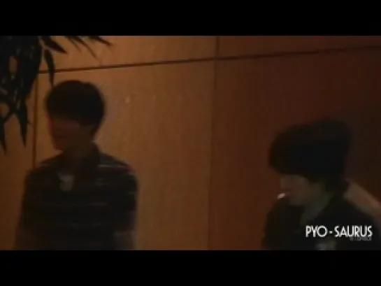 [FANCAM] 120921 EXO arriving back at their hotel in Jakarta