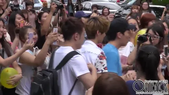 [FANCAM] 120817 EXO Лухан, Сэхун @ Music Bank