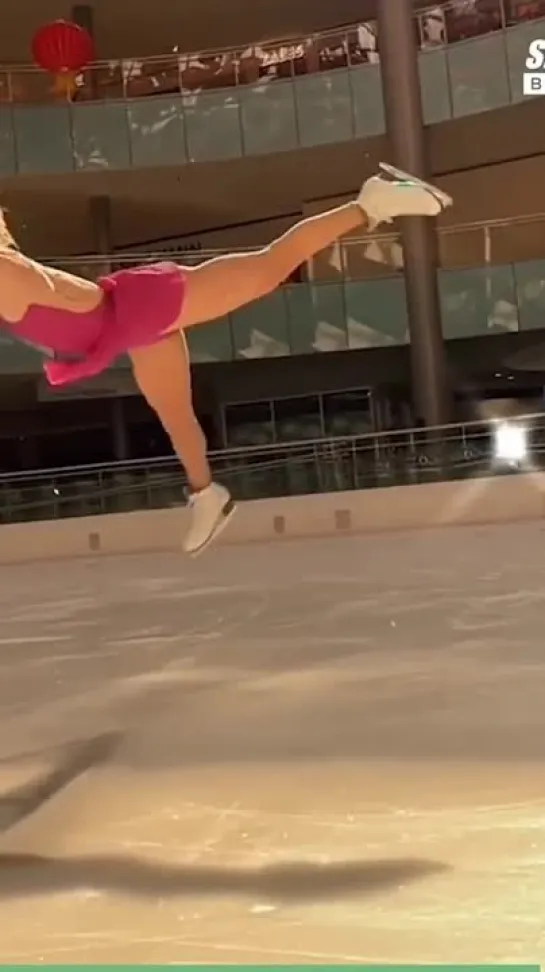 incredible ice skating skill #shorts intelligent #mysport #youtubeshorts #ytshorts,#fairytell,skater